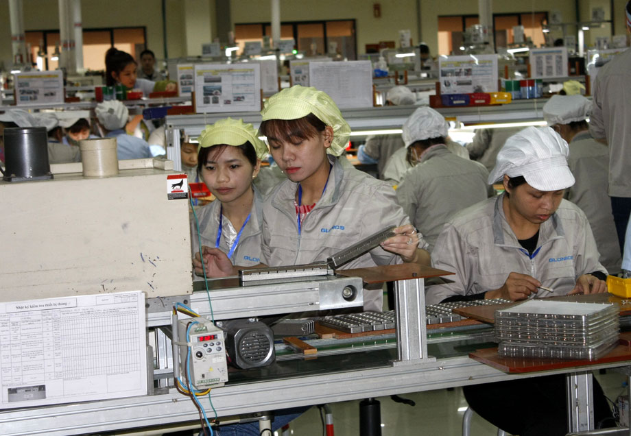  Glonics Viet Nam Limited Company produces electronic components and phone headsets. Photo: Xuan Hai 