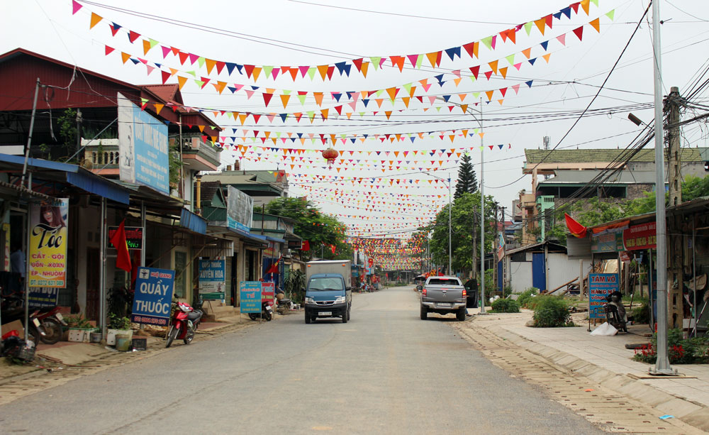  Tuyến đường Giang Tiên - Phú Đô - Núi Phấn (Phú Lương) mới được đầu tư nâng cấp, giúp nhân dân đi lại, giao thương hàng hóa thuận lợi hơn.