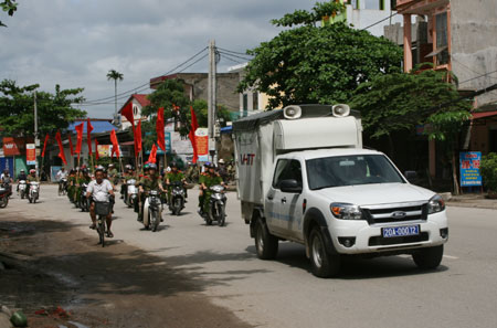  Hàng trăm đoàn viên thanh niên các cơ quan trên địa bàn huyện Đồng Hỷ tham gia diễu hành và tuyên truyền phòng chống ma túy trên các tuyến đường chạy qua huyện.