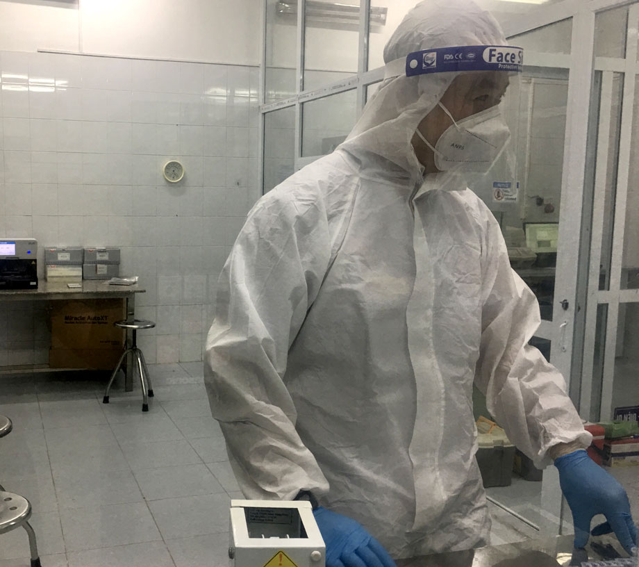  A technician is operating the testing system at the Provincial Center for Disease Control.