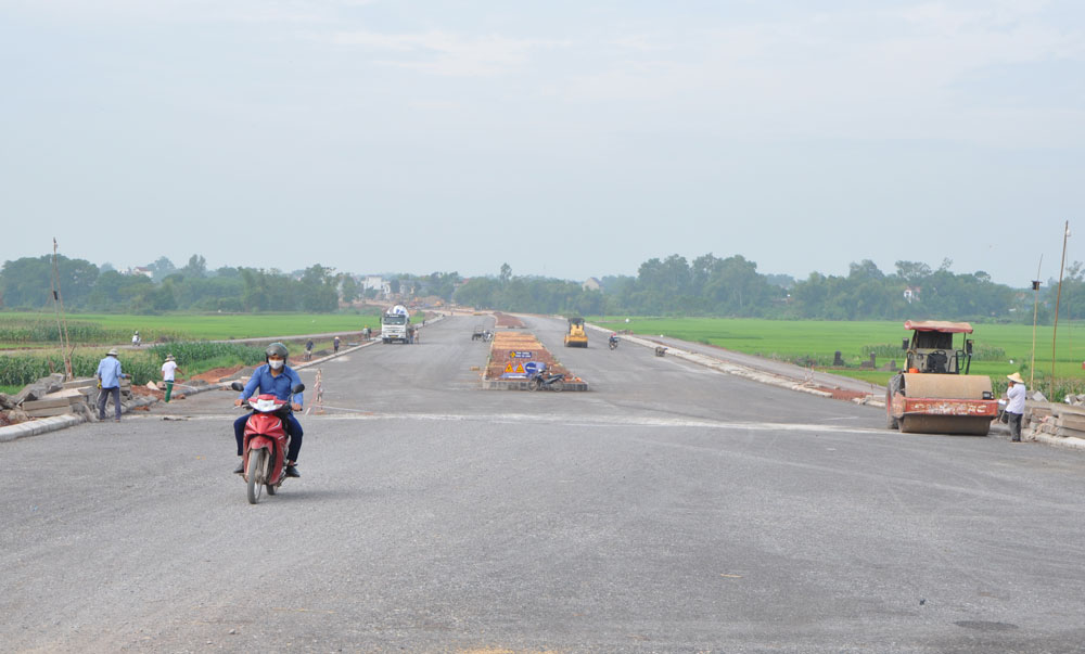  Đường vành đai V qua địa bàn huyện Phú Bình đang được khẩn trương hoàn thiện.