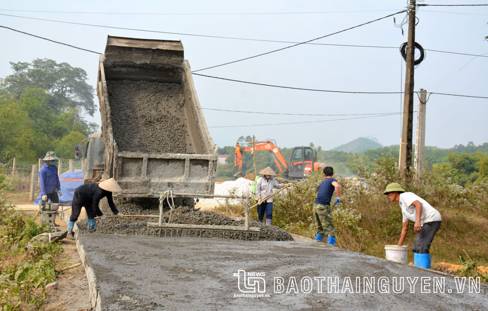  Nhờ người dân đồng thuận hiến đất, nhiều tuyến đường giao thông ở xã Thành Công (T.X Phổ Yên) được xây dựng mới và mở rộng.