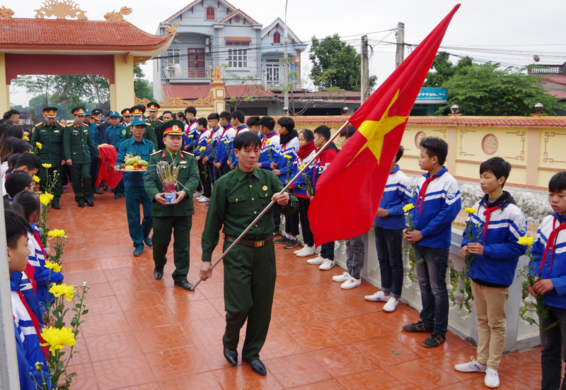   UBND huyện Đại Từ tổ chức lễ an táng hài cốt liệt sĩ.