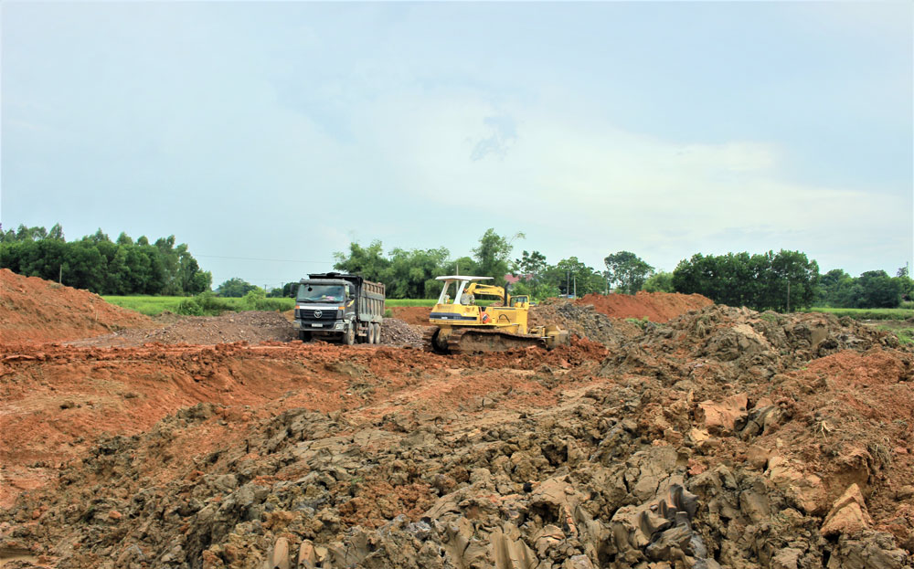     Nhờ tập trung làm tốt công tác bồi thường, GPMB, đến nay, Dự án xây dựng quần thể khu văn hóa - thể thao - công viên cây xanh đã được bàn giao và khởi công theo kế hoạch.