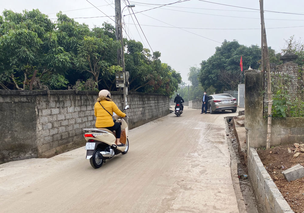  Đường bê tông xóm Na Long, xã Hóa Trung (Đồng Hỷ) hoàn thành năm 2021, góp phần tạo điều kiện thuận lợi cho người dân đi lại.