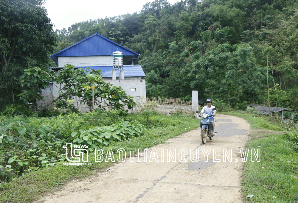  Để mở tuyến đường liên xã Tân Dương - Phượng Tiến, người dân xóm Làng Bẩy đã hiến 5.900m2 đất.