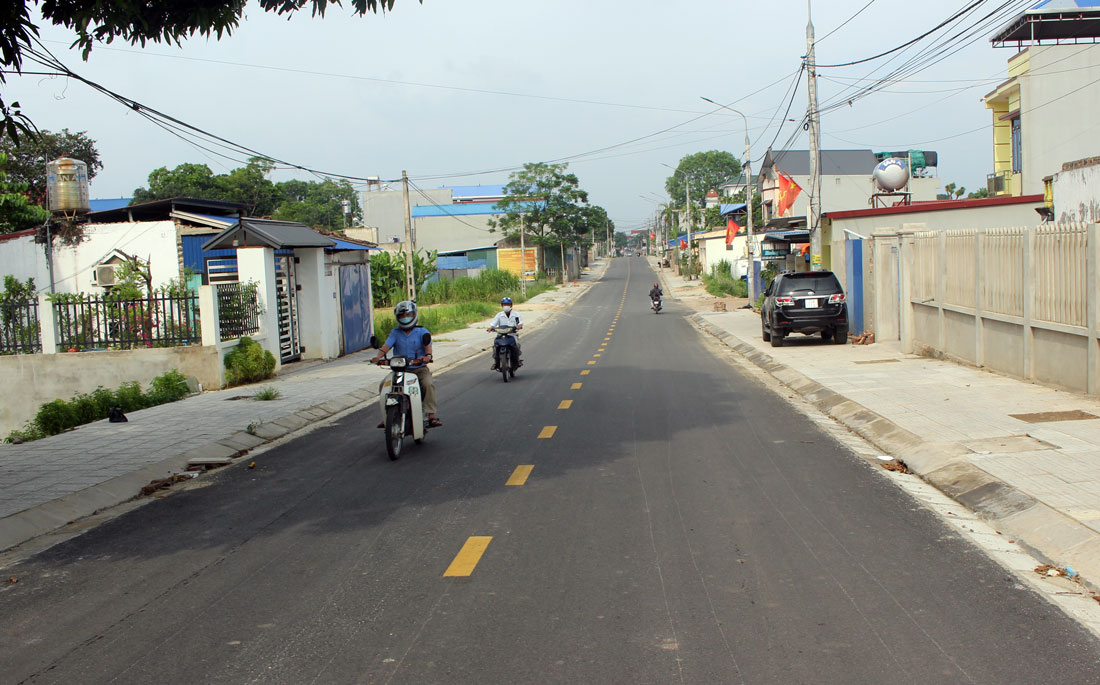  Tuyến đường từ Quốc lộ 3 cũ đến Trung tâm hành chính UBND xã Tân Hương hoàn thành góp phần thay đổi diện mạo địa phương, hoàn thiện tiêu chí từ xã lên phường trong thời gian tới.