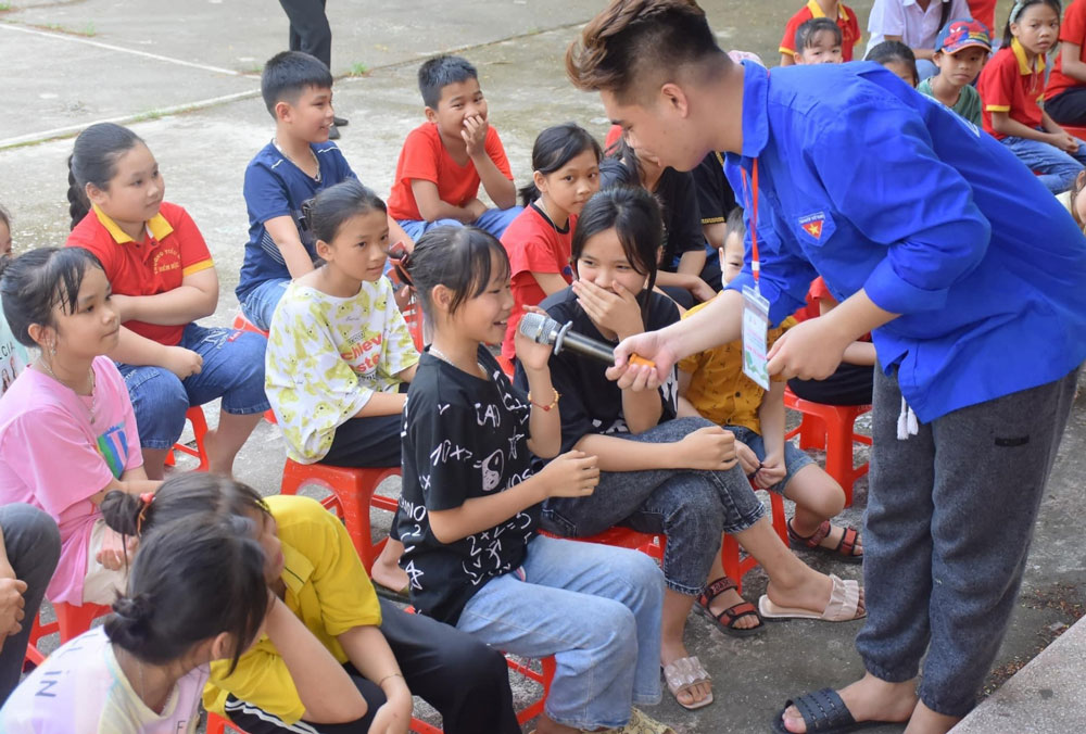  Huyện đoàn Định Hoá phối hợp tổ chức tuyên truyền, tập huấn kỹ năng phòng, chống đuối nước cho trẻ em trên địa bàn.