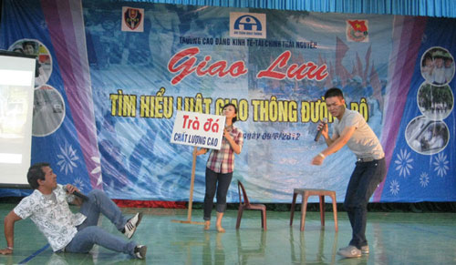  A feuilleton on roadside encroachment for sales was shown at the exchange session.