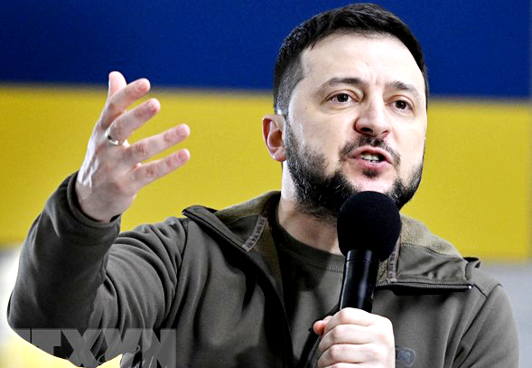  Tổng thống Ukraine Volodymyr Zelensky trong cuộc họp báo ở Kiev ngày 23/4/2022. (Ảnh: AFP/TTXVN)