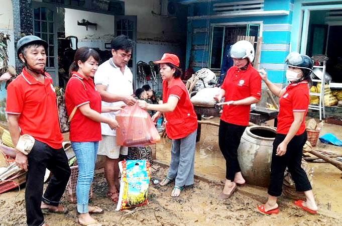  Hỗ trợ khẩn cấp cho các hộ dân tại xã Hòa Nhơn, huyện Hòa Vang (TP. Đà Nẵng).