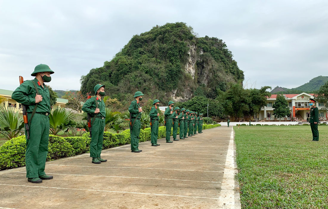  Một buổi huấn luyện của các cán bộ, chiến sĩ Trung đoàn 246.