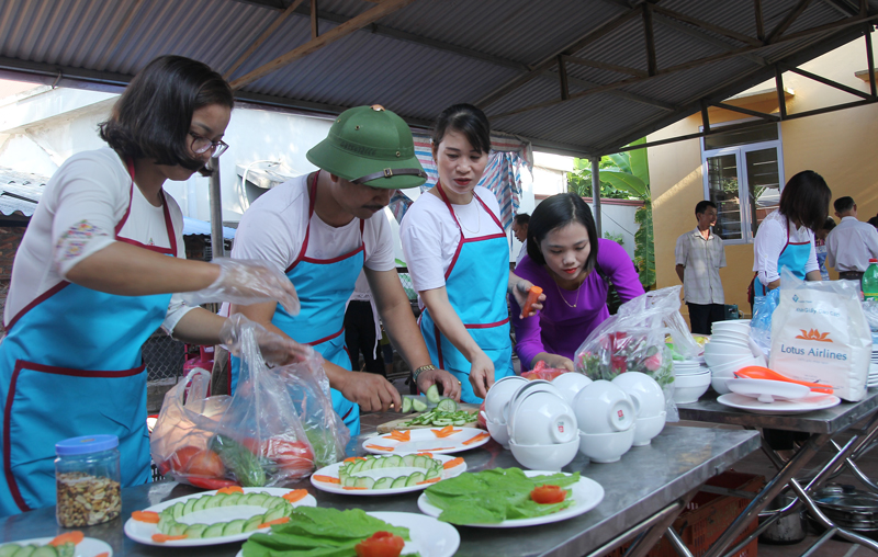  Xã Tiên Phong tổ chức Hội thi nấu ăn cho các hội viên phụ nữ nhân dịp 20-10-2019.