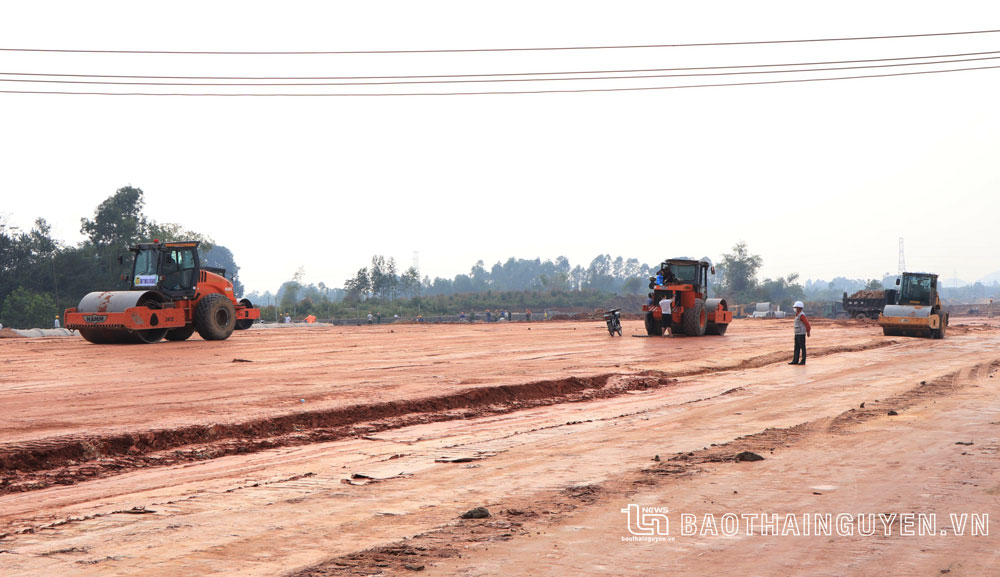  Quảng trường T.X Phổ Yên đang được tích cực thi công trên địa bàn xã Nam Tiến, tạo thêm điểm nhấn cho đô thị.