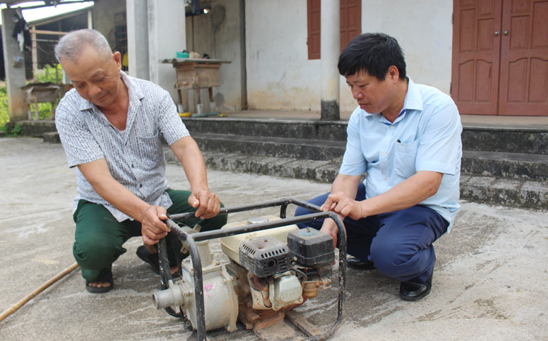  Ông Diệp Văn Vinh, người dân tộc Sán Dìu ở xóm Đá Bạc, xã Bàn Đạt được hỗ trợ 4,5 triệu đồng mua máy bơm nước phục vụ sản xuất, phát triển kinh tế gia đình.