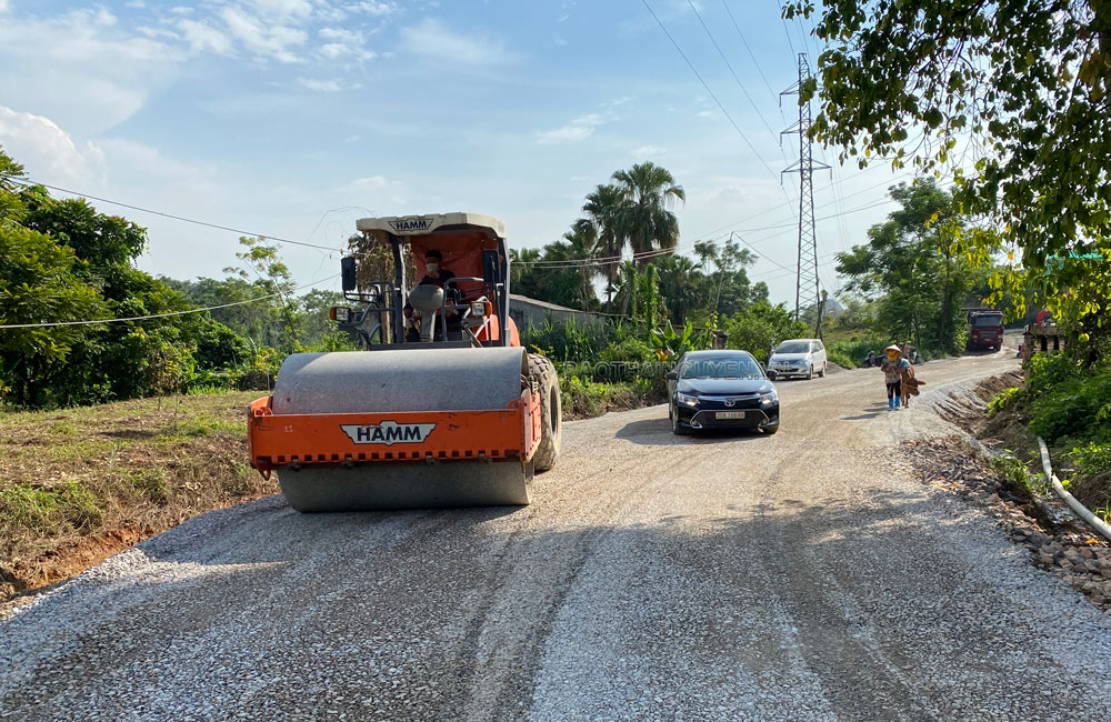  Thi công cải tạo, nâng cấp tuyến đường.