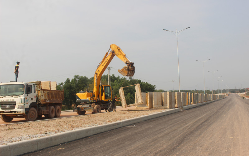  Thi công Dự án đường vành đai V vùng Thủ đô Hà Nội, đoạn thuộc địa phận xã Tiên phong. 