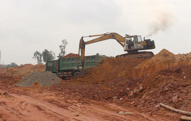  Là một trong những dự án trọng điểm, hiện nay công tác GPMB tại Dự án Khu công nghiệp Yên Bình I mở rộng (136ha) đang được khẩn trương thực hiện.