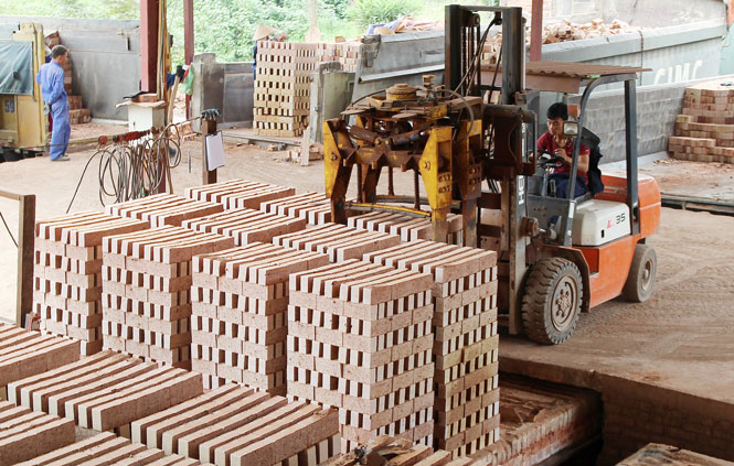  Trung bình mỗi năm, Công ty cổ phần Thái Sơn, ở xã Hóa Trung (Đồng Hỷ) sản xuất và cung ứng ra thị trường khoảng 25 triệu viên gạch tuynel; nộp thuế từ 2 đến 2,5 tỷ đồng.