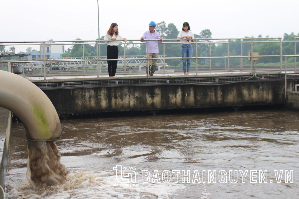  TP. Thái Nguyên là một trong những thành phố đầu tiên xây dựng nhà máy xử lý nước thải sinh hoạt. Trong ảnh: Nhà máy xử lý nước thải sinh hoạt Gia Sàng đi vào hoạt động giúp bảo vệ chất lượng nguồn nước sông Cầu trước nguy cơ ô nhiễm.