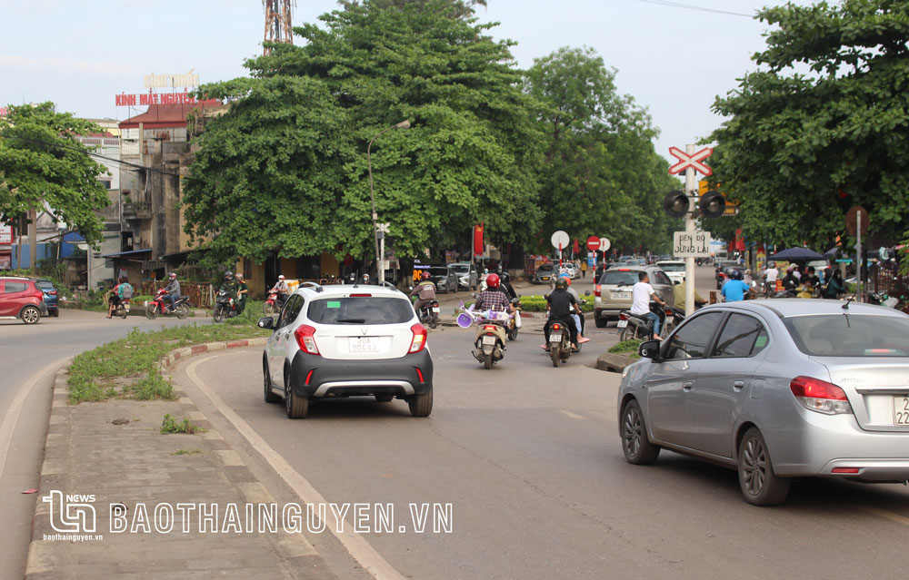  Nhiều người kiến nghị, đường sắt khu vực Gang thép không sử dụng nữa thì nên dỡ bỏ, cải tạo.