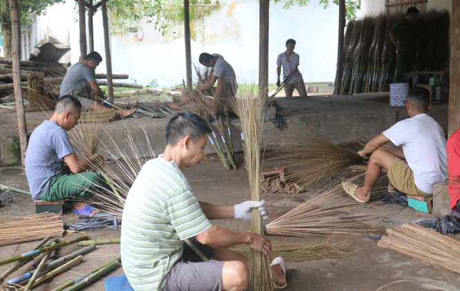  ​Từ năm 2015 đến hết năm 2019, các cơ sở cai nghiện ma túy  của tỉnh thực hiện cai nghiện cho 6.712 lượt người. Trong ảnh: Các đối tượng tham gia lao động trị liệu.