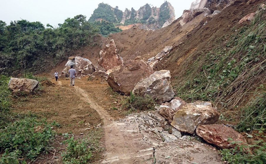  Khu vực sạt lở đất, đá tại Mỏ đá Lâm Đăm, xã Quang Sơn (Đồng Hỷ).