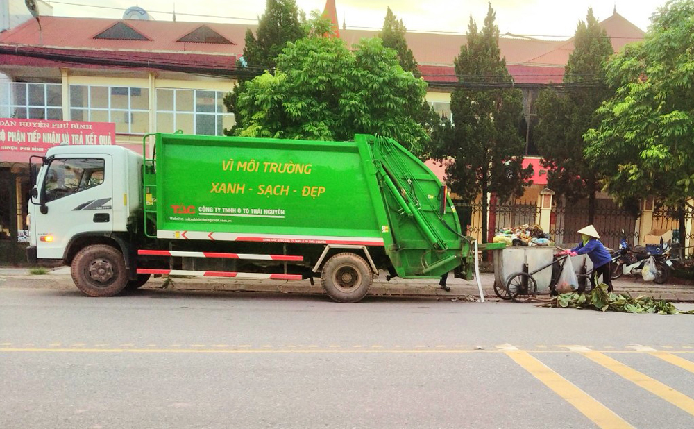  Đa số các khu dân cư trên địa bàn huyện Phú Bình đã thực hiện thu gom rác thải tập trung.