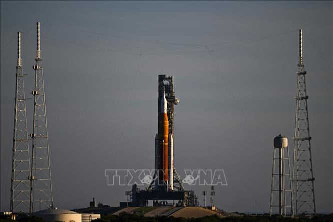  Tên lửa đẩy của hệ thống Artemis 1 tại bệ phóng ở trung tâm vũ trụ Kennedy thuộc Cape Canaveral, bang Florida (Mỹ) ngày 6/9/2022. Ảnh tư liệu: AFP/TTXVN