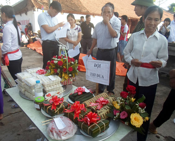  Hội thi gói bánh chưng, giã bánh dày từ gạo nếp Thầu Dầu tại Lễ hội nếp Thầu Dầu, xã Xuân Phương (Phú Bình).