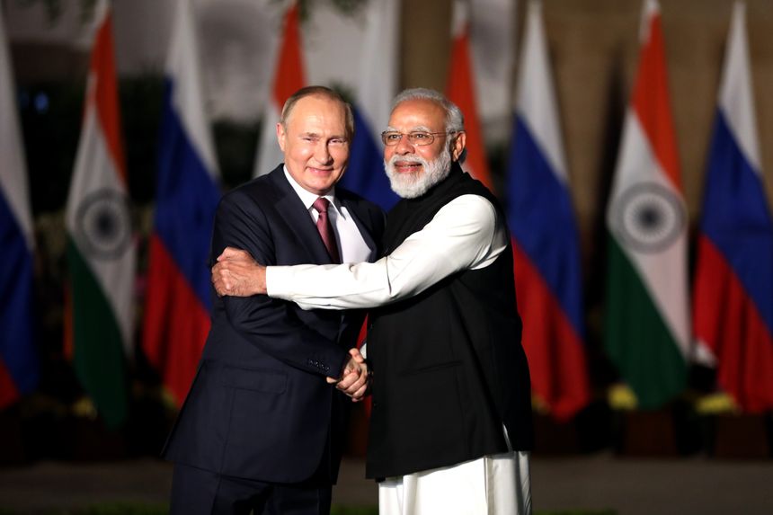  Thủ tướng Ấn Độ Narenda Modi (phải) và Tổng thống Nga Vladimir Putin tại cuộc gặp ngày 6-12 ở New Delhi. Ảnh: Shutterstock