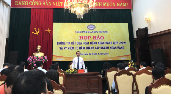  Quang cảnh họp báo.