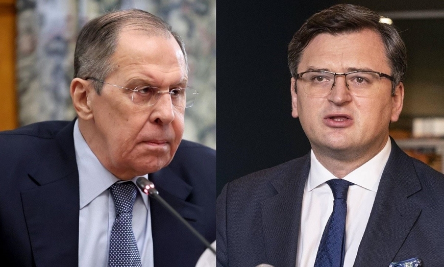  Ngoại trưởng Nga Sergey Lavrov (trái) và người đồng cấp Ukraine Dmytro Kuleba. Ảnh: Reuters