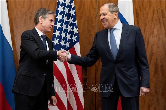  Ngoại trưởng Nga Sergei Lavrov (phải) và người đồng cấp Mỹ Antony Blinken (trái) tại cuộc gặp ở Geneva, Thụy Sĩ ngày 21/1/2022. Ảnh: AFP/TTXVN