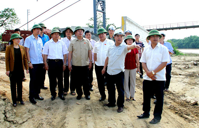  Đồng chí Trần Quốc Tỏ, Ủy viên Trung ương Đảng, Bí thư Tỉnh ủy, Trưởng Đoàn đại biểu Quốc hội tỉnh kiểm tra việc triển khai thực hiện các dự án trọng điểm trên địa bàn T.P Thái Nguyên.