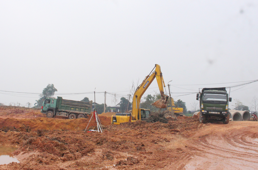  Trên địa bàn xã Quyết Thắng hiện có 20 đồ án, dự án khu đô thị, khu dân cư đã được phê duyệt quy hoạch và đang triển khai thực hiện. Trong ảnh: Một dự án khu dân cư thuộc địa phận xã Quyết Thắng đang tiến hành thi công.