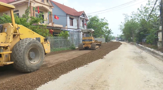  Tuyến đê Chã hiện đang được thi công cải tạo, nâng cấp với chiều dài 10,5km, nối từ đầu đường ứng cứu đến K4+800 qua xã Tân Hương, Đông Cao, Tân Phú (T.X Phổ Yên) với tổng mức đầu tư 147 tỷ đồng, do Chi cục thủy lợi tỉnh làm chủ đầu tư.