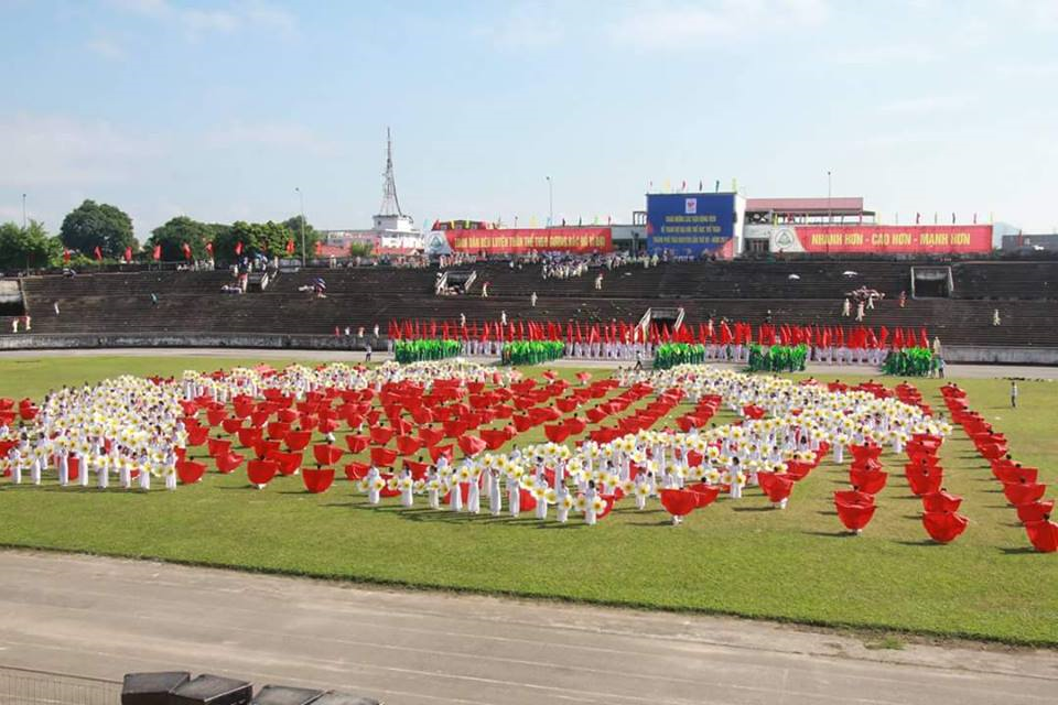  Thai Nguyen Stadium is now outdated, degraded, not qualified to host large-scale cultural and sports activities. Documentary photo