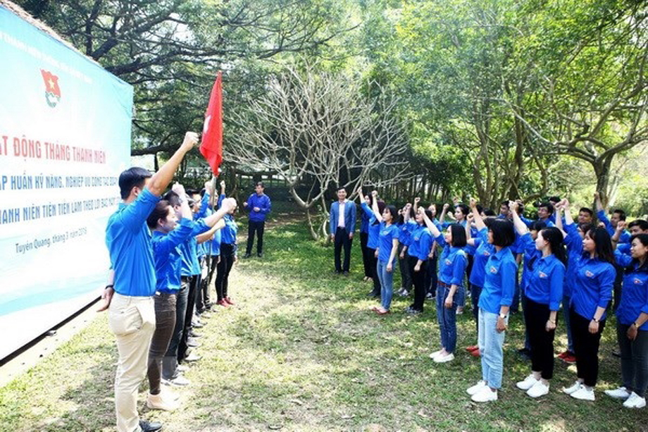  Đoàn Thanh niên TTXVN phát động Tháng thanh niên tại Khu Di tích Tân Trào. Ảnh: TTXVN