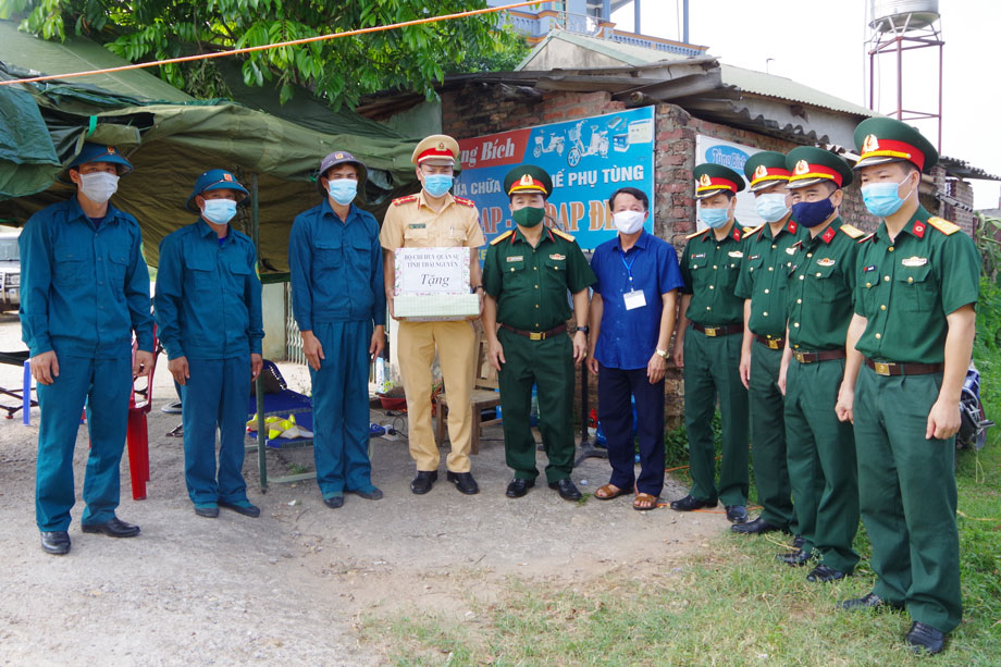  LLVT tỉnh tham gia công tác phòng, chống dịnh bệnh COVID-19 tại huyện Phú Bình.