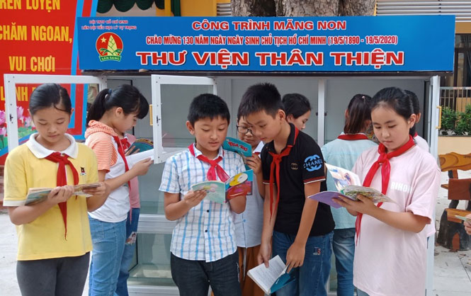  Công trình “Thư viện thân thiện” của Liên đội Trường Tiểu học Lý Tự Trọng (T.P Sông Công) thu hút đông đảo đội viên, học sinh trong trường đến đọc sách.