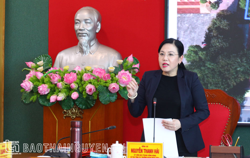  Đồng chí Bí thư Tỉnh ủy chủ trì giải quyết nguyện vọng cho người dân theo đúng quy định.