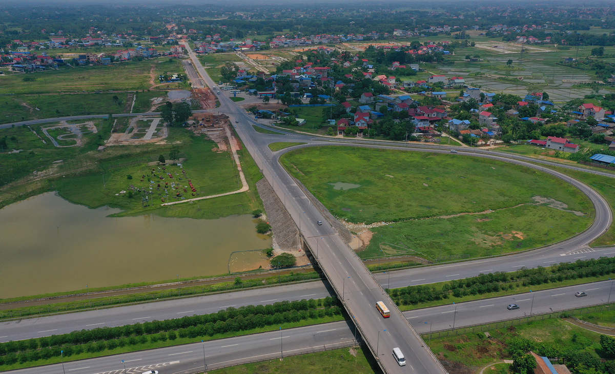  Tuyến đường hoàn thành sẽ tạo ra quỹ đất lớn để thu hút đầu tư phát triển công nghiệp, dịch vụ, du lịch tại các địa phương phía Nam của tỉnh và vùng lân cận. (Ảnh minh họa)