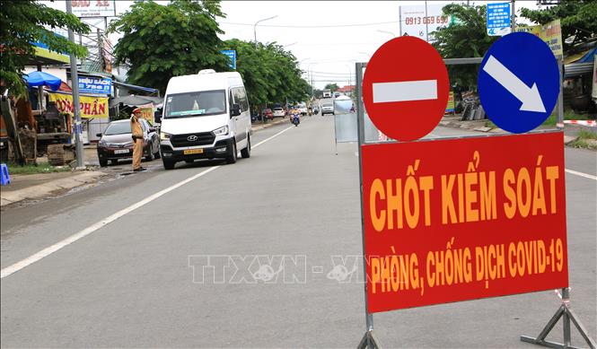  Chốt kiểm soát phòng, chống dịch COVID-19 số 1 tại phường Trường An, thành phố Vĩnh Long (tỉnh Vĩnh Long). (Ảnh: TTXVN).