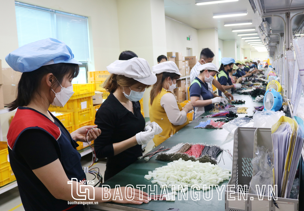  WoojinQPD Vina Co., Ltd, Hong Tien ward (Pho Yen City) creates stable jobs for more than 330 Vietnamese employees.