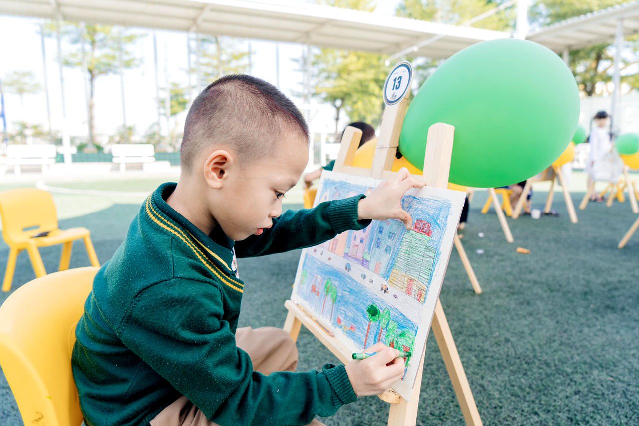  “Họa sĩ nhí” vẽ TP. Thái Nguyên trong tương lai.